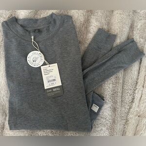 Vuori Mudra Fitted Tee Heather Grey •Minor tiny flaw•